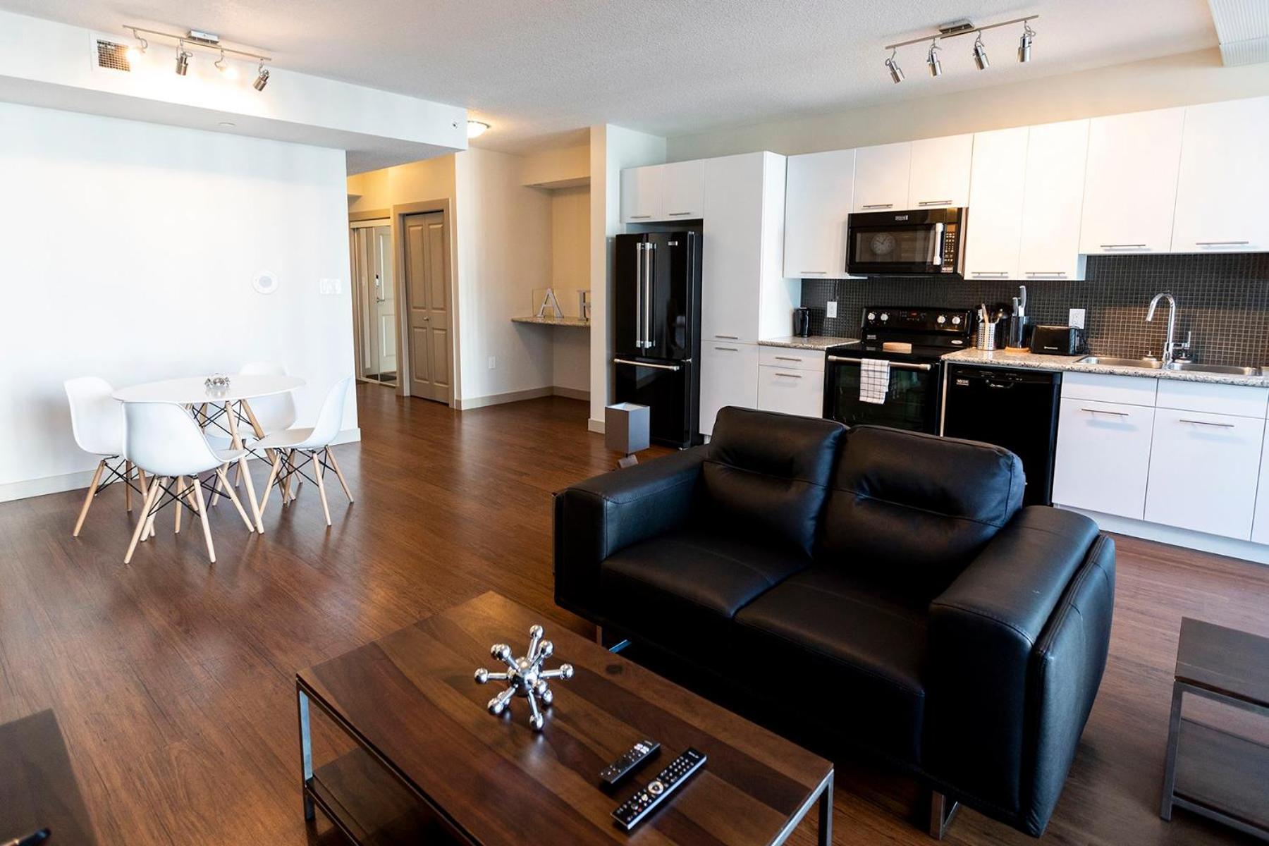 Mayfair Luxe Suites Premium By Corporate Stays Edmonton Exterior foto