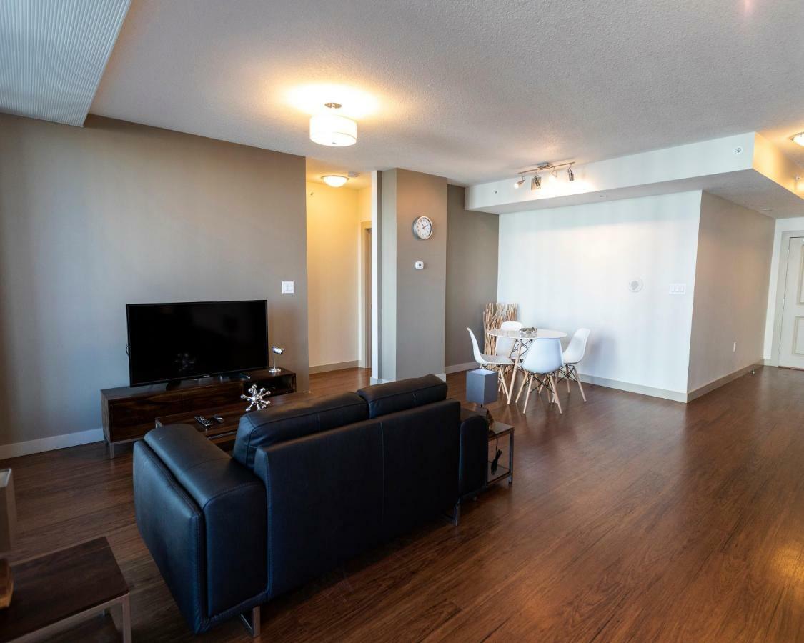 Mayfair Luxe Suites Premium By Corporate Stays Edmonton Exterior foto
