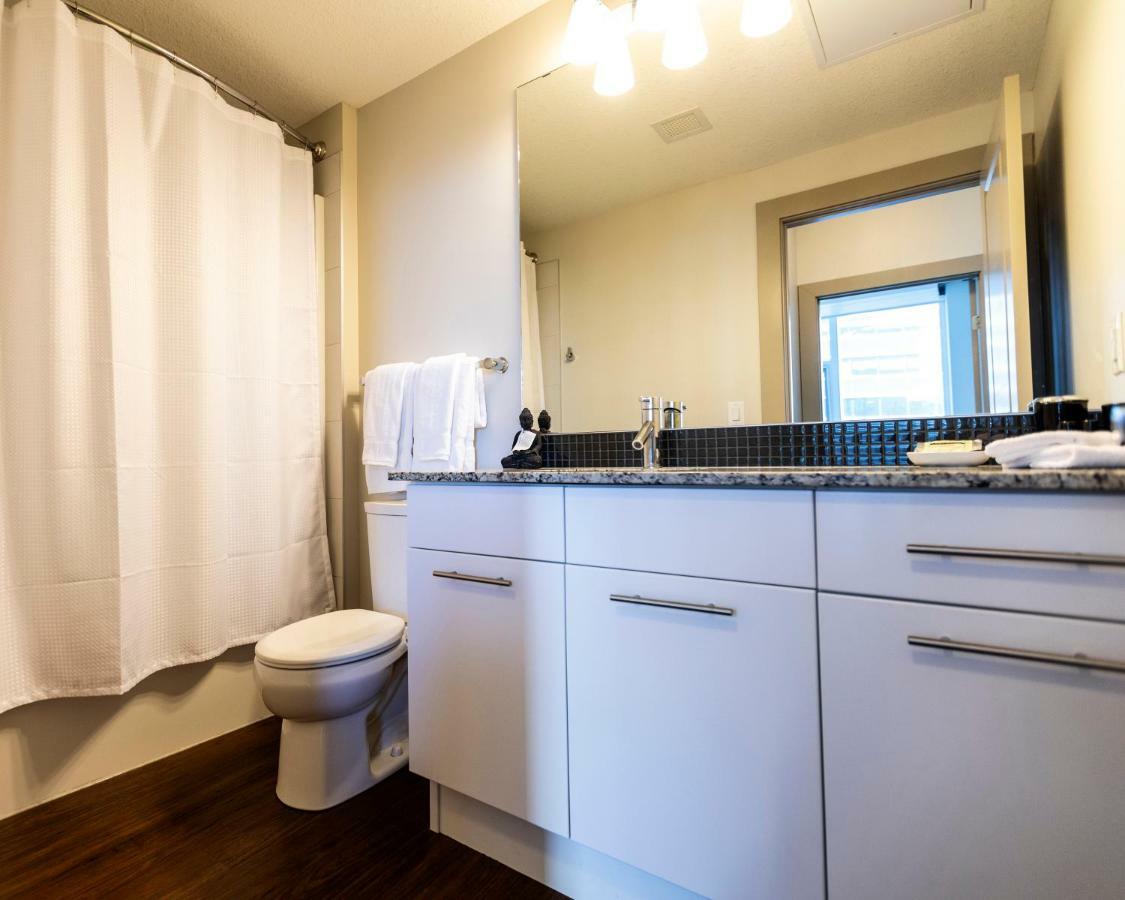 Mayfair Luxe Suites Premium By Corporate Stays Edmonton Exterior foto